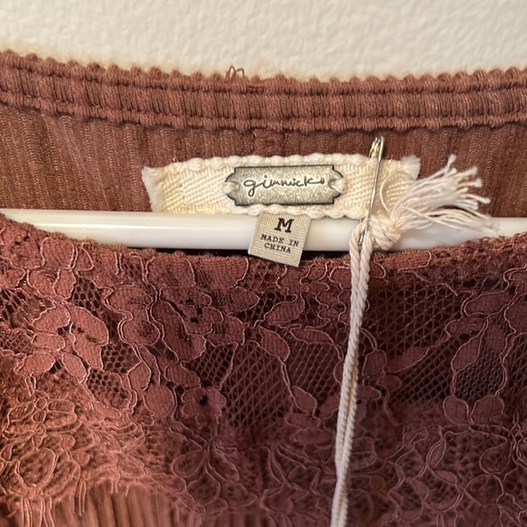 Gimmicks Top NWT - Picture 3 of 4